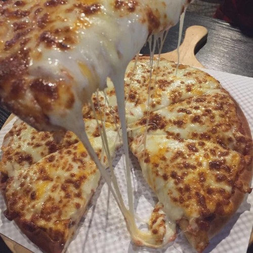 Cheesy Pan pizza
