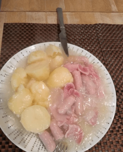 It's supposed to be potatoes with sausage and cauliflower puree 